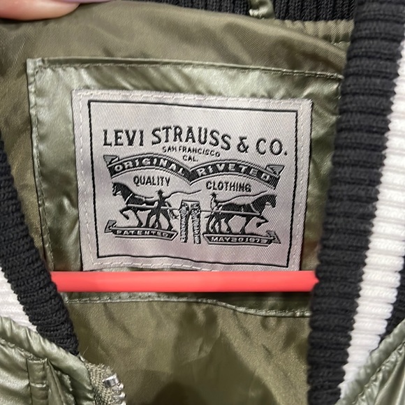 🆕 Levi's Women's Mixed Media Quilted Varsity Bomber Puffer Jacket Size S - Picture 2 of 6
